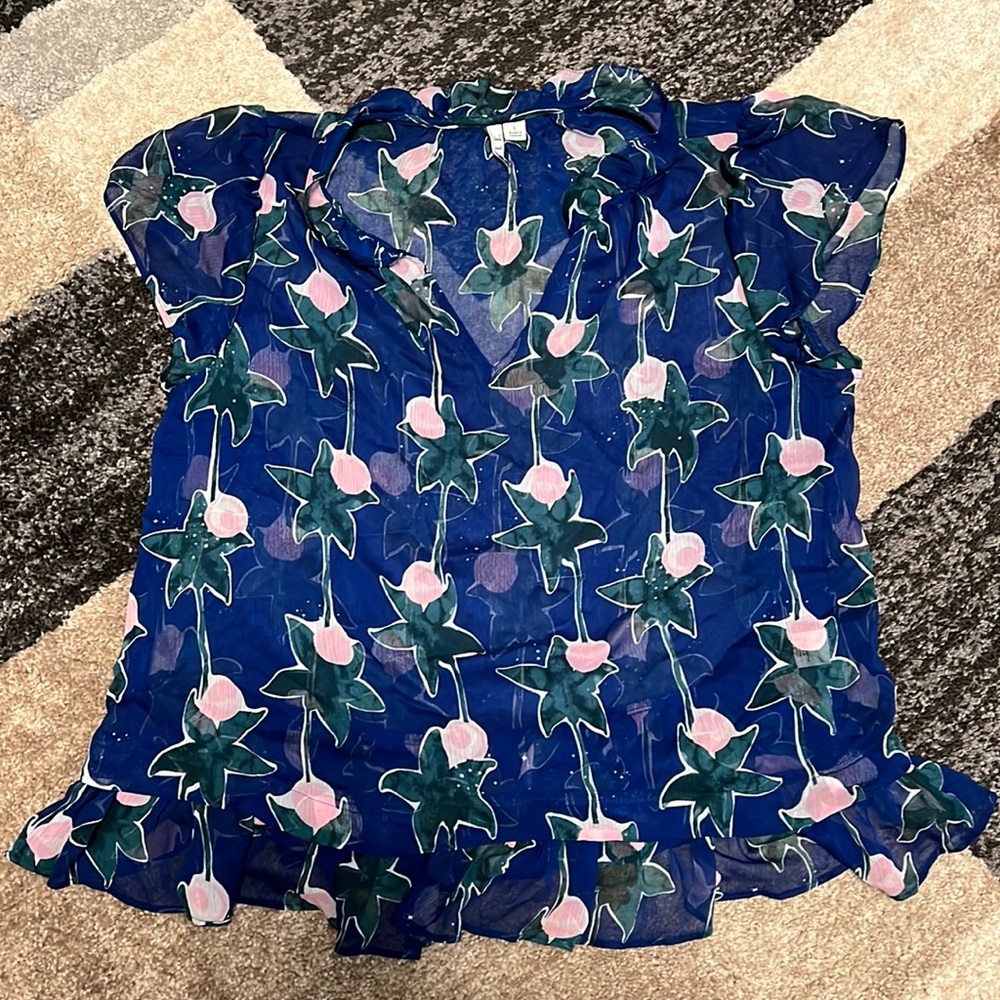 Elle flutter sleeve blouse, blue / pink floral, size L GUC!